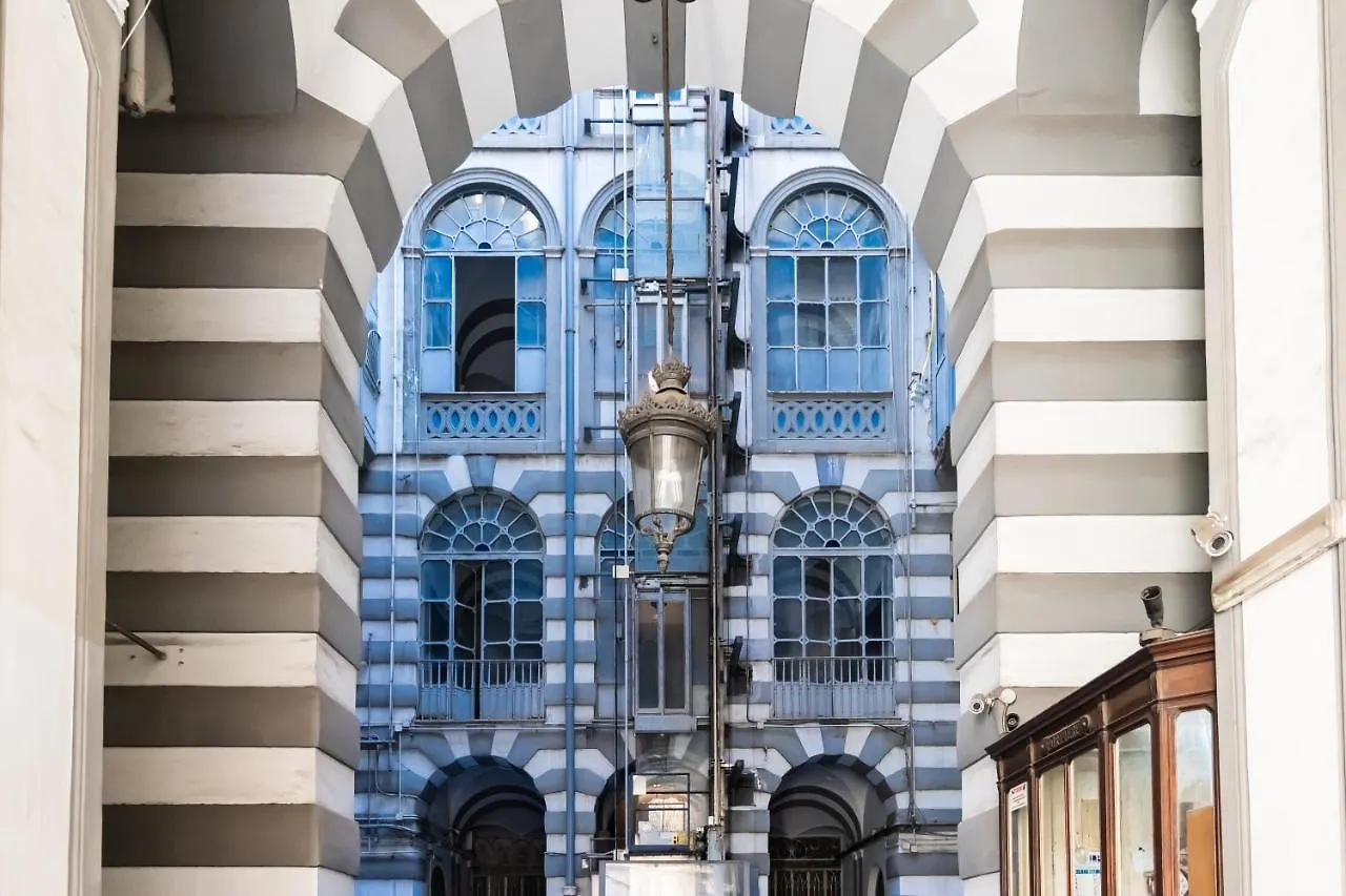 White Room 'Historic Centre' Naples Apartment