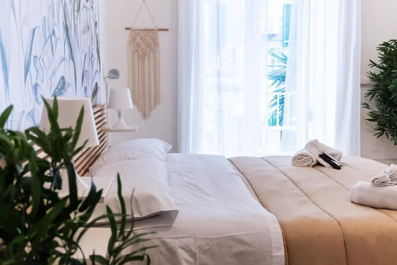 White Room 'Historic Centre' Naples Italy