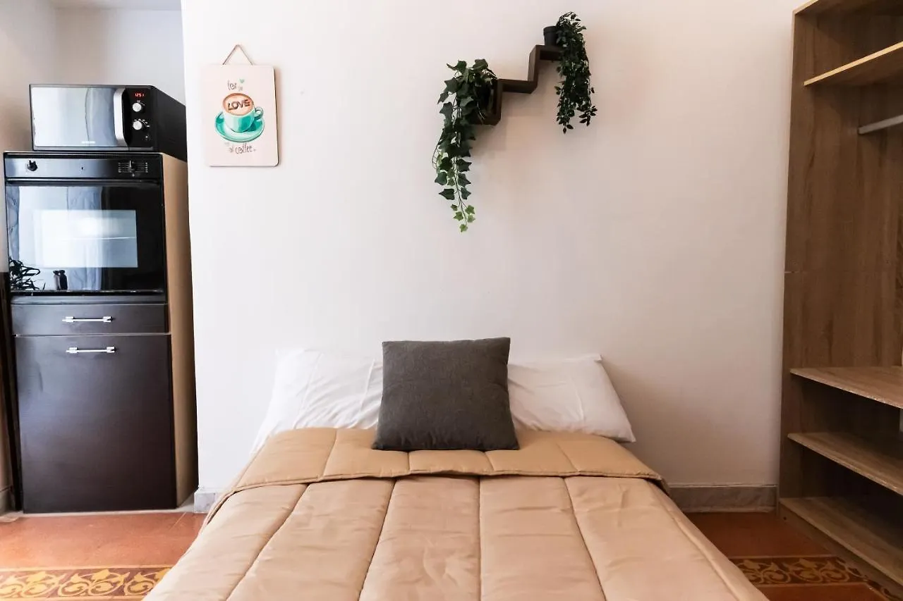 White Room 'Historic Centre' Naples Apartment