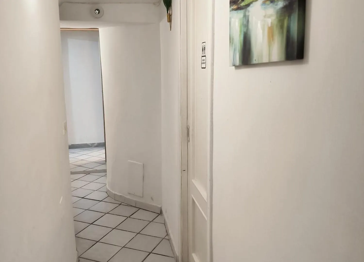 Apartment White Room 'Historic Centre' Naples Italy
