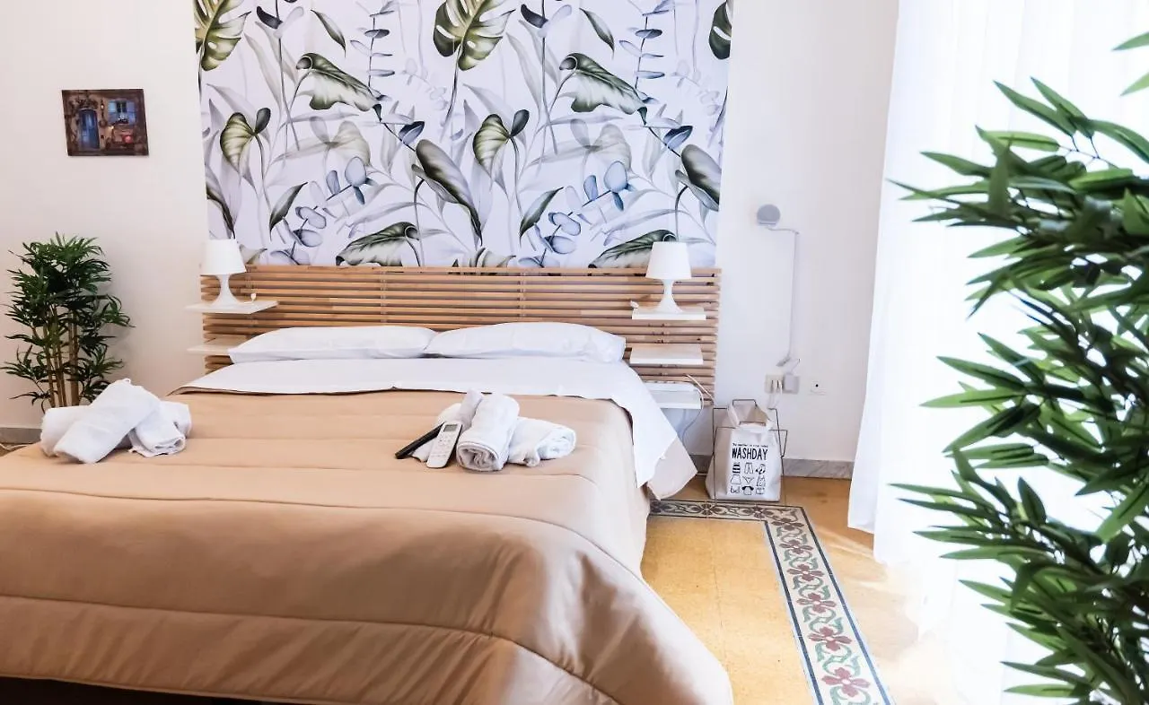 White Room 'Historic Centre' Naples