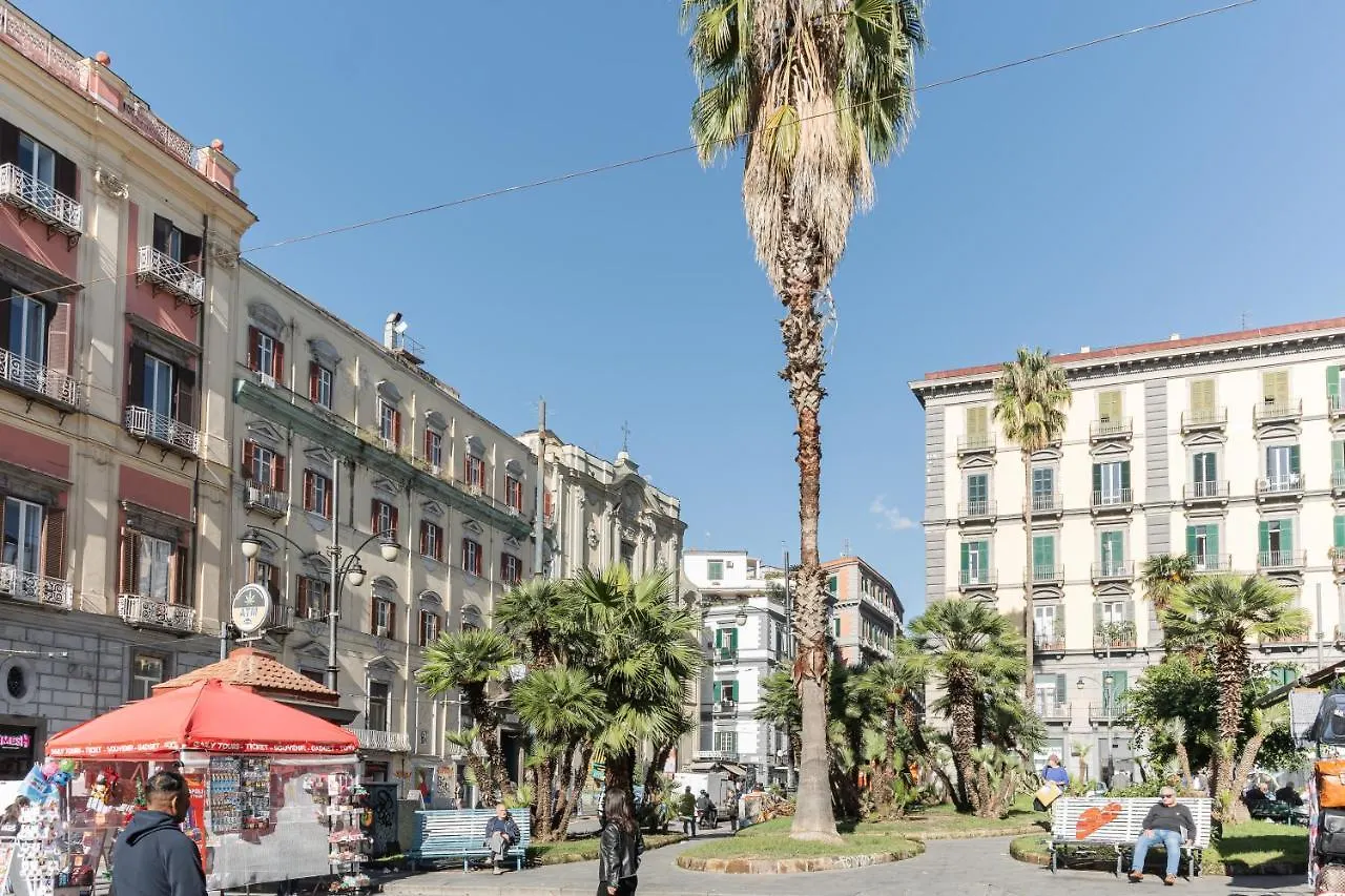 White Room 'Historic Centre' Naples Apartment